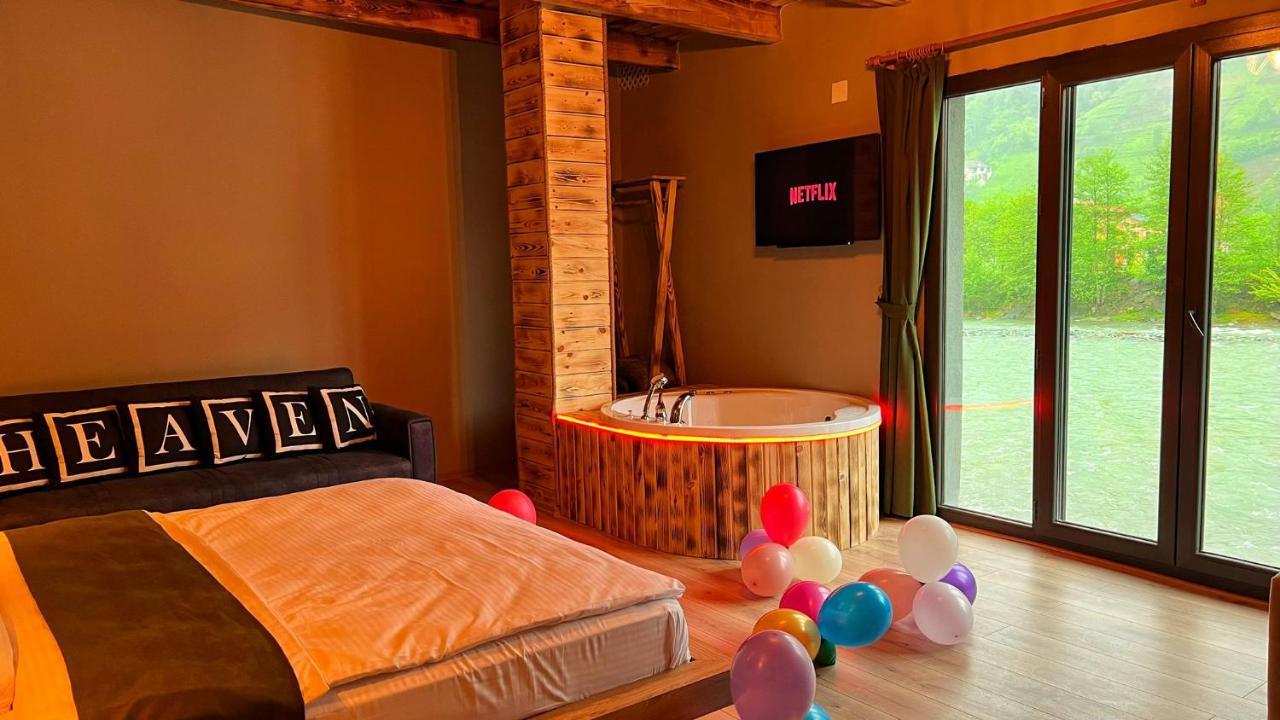 Bed and Breakfast Heaven Vip Wooden Palace Ardeşen Exteriér fotografie